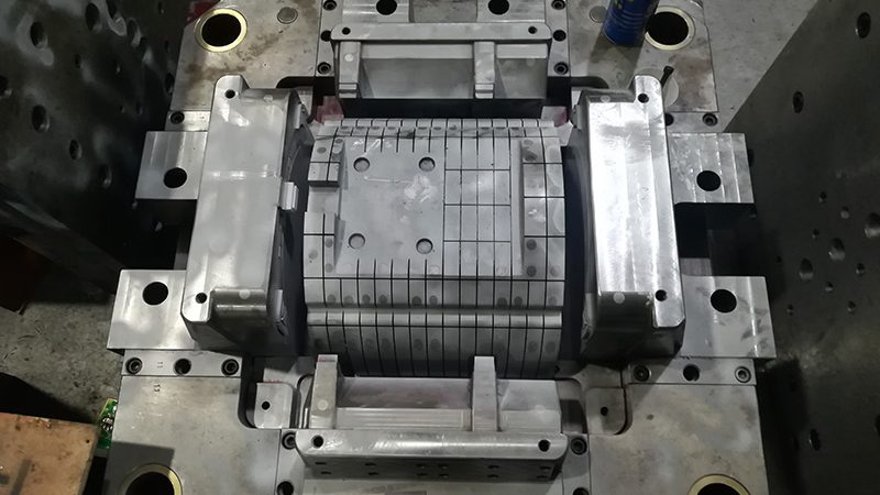 汽车模具铸造与压铸模具：揭秘两种工艺的优劣**