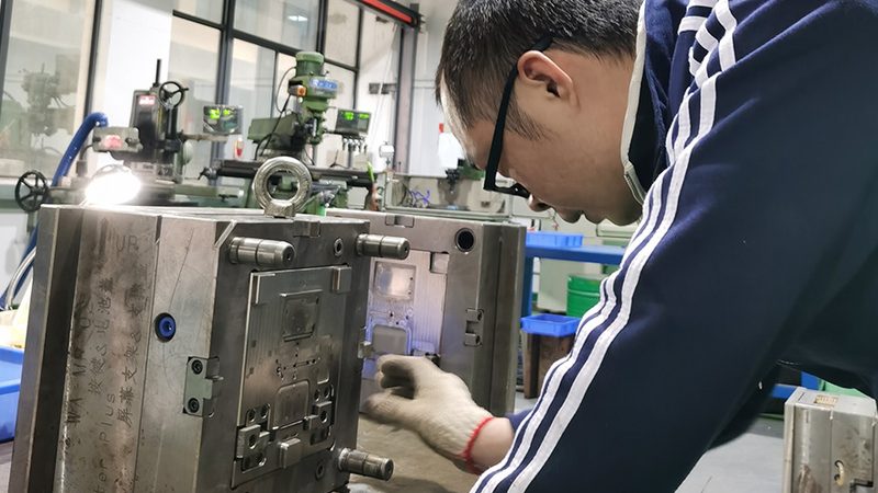 汽车配件模具加工：从设计到成品的工艺解析**